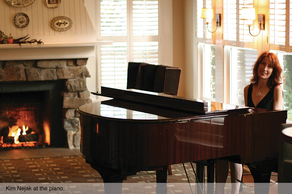 Kim Nejak at the piano.